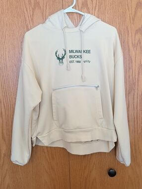 NBA Nike Milwaukee Bucks Cream Crewneck Hoodie with Green Logo